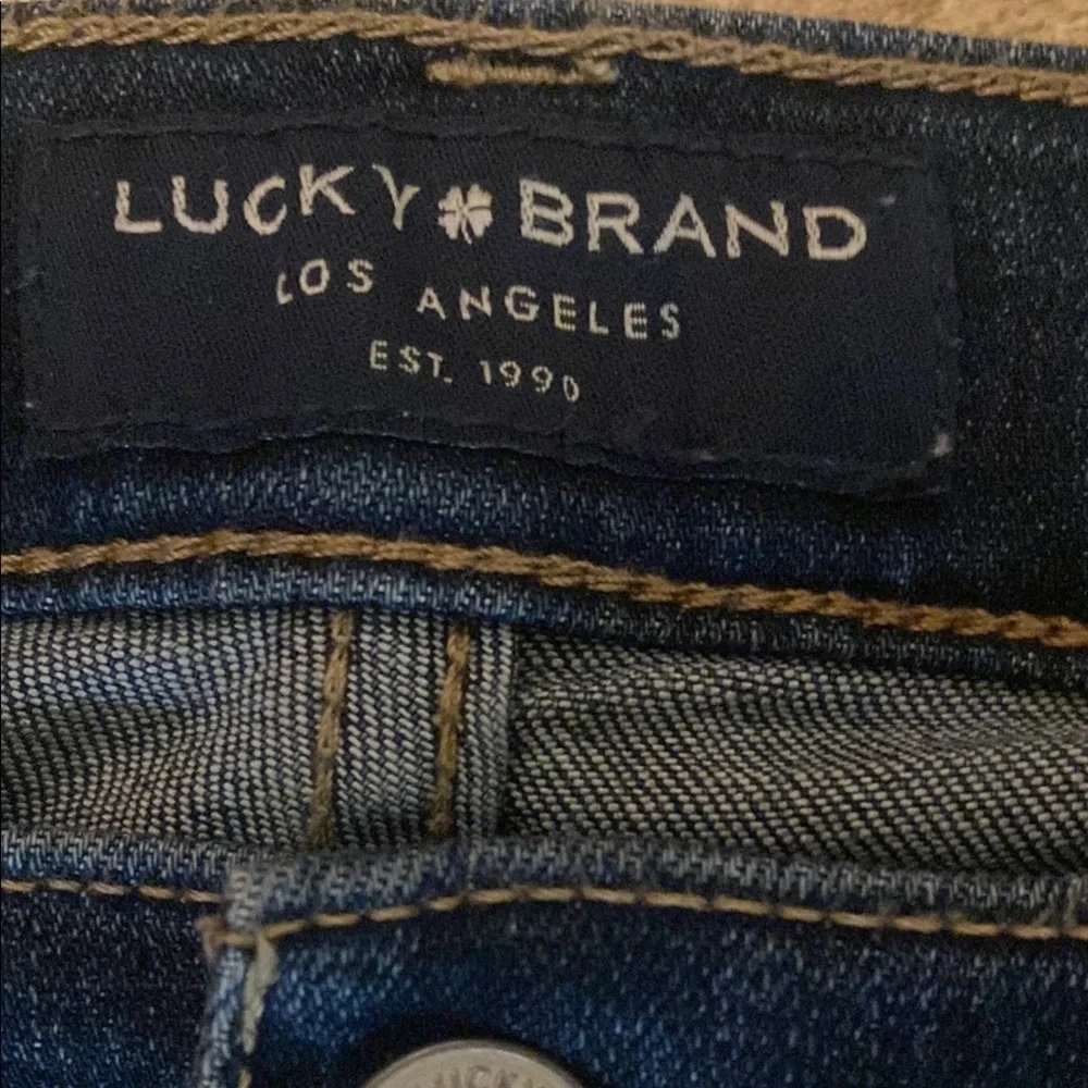 Lucky Brand Ava Mid Rise Size 8 Jeans with Rich Indigo Finish - Picture 3 of 11